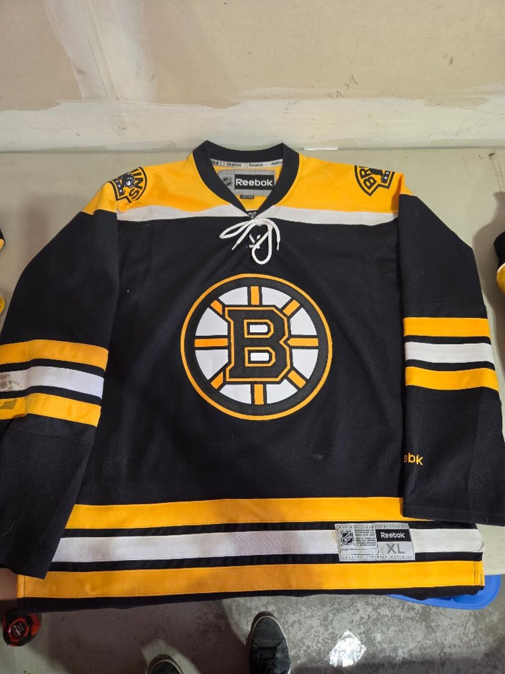 Reebok NHL Boston Bruins Home Jersey Men's XL. Black Spoked B Lace Up Collar Bla